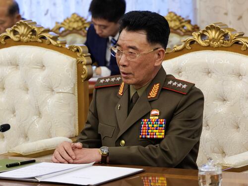 Shoigu arriva a Pyongyang per amicizia (e altre armi)