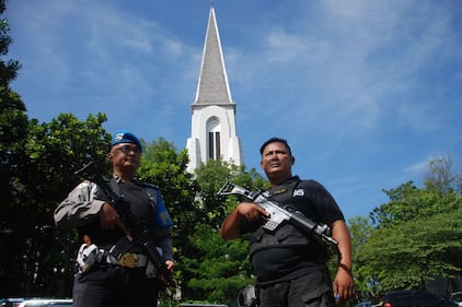 Indonesia, domenica di sangue nelle chiese 10