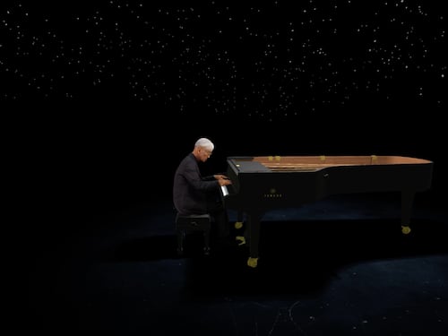 Un concerto dall’aldilà: a Pesaro, il compositore Ryuchi Sakamoto è tornato in vita grazie all'Ia