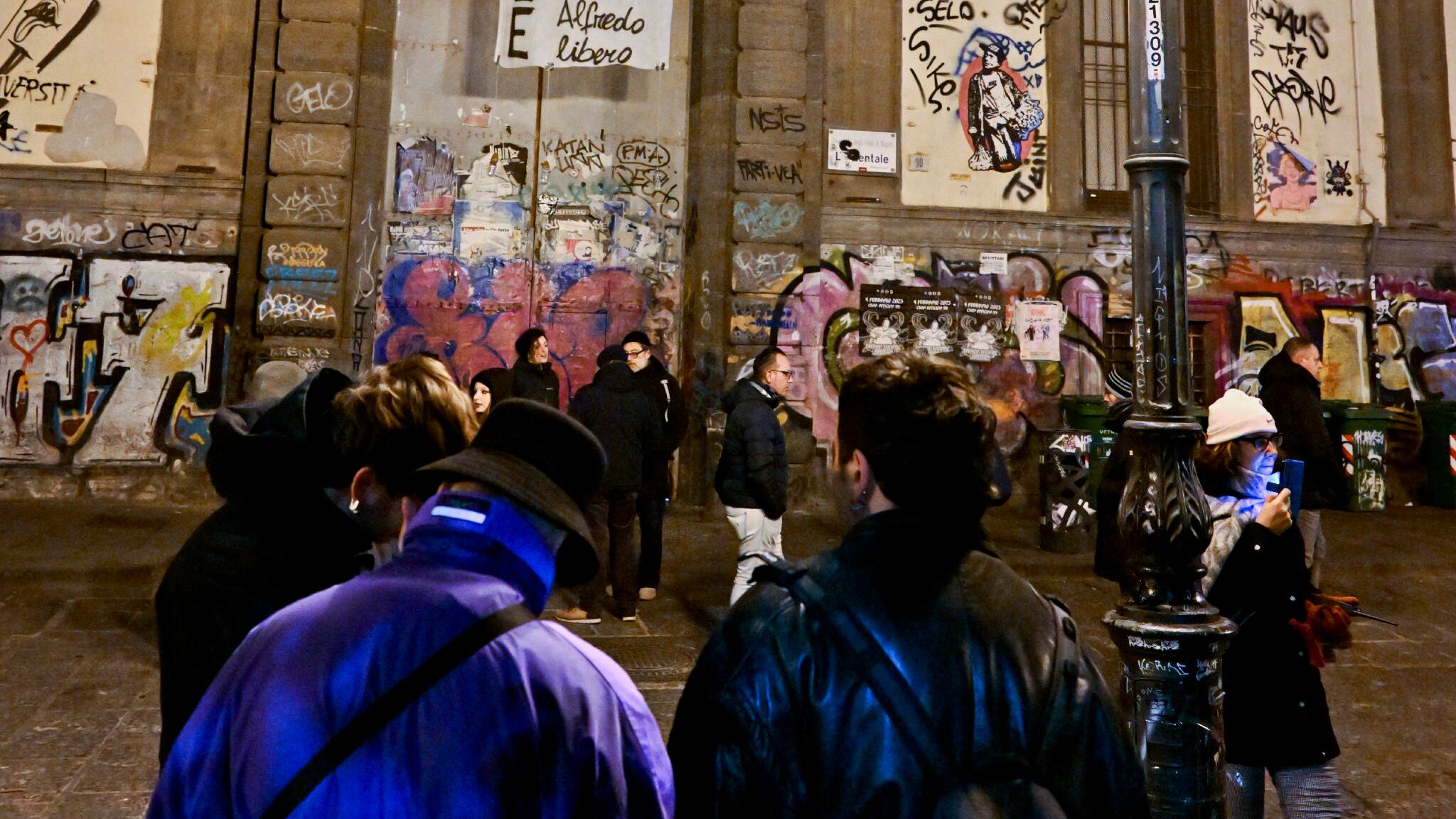 "Reprimono il dissenso". E gli anarchici occupano pure l'università di Napoli