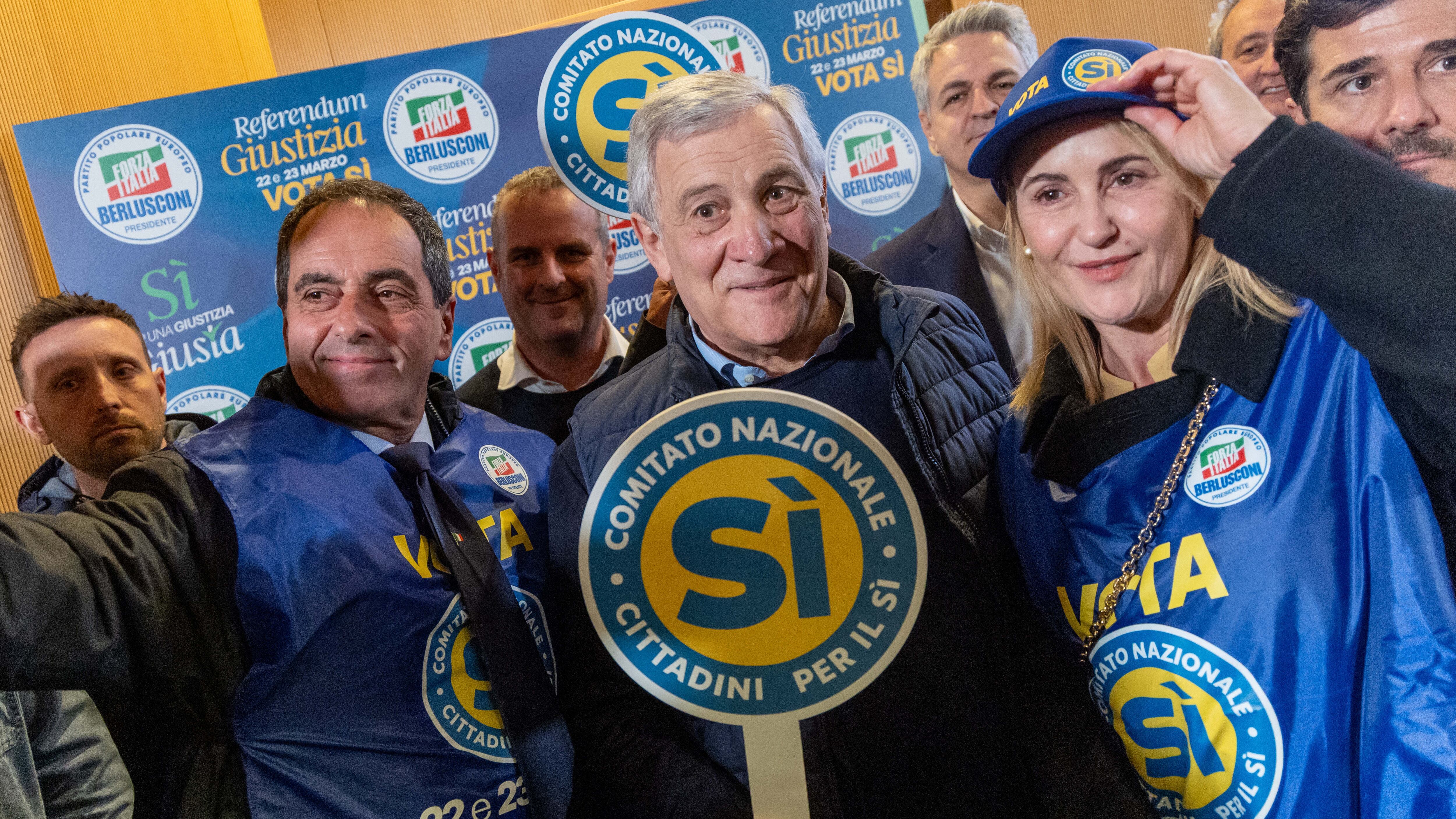 FI unisce l'Italia del Sì. Tajani: "Noi diversi da Gratteri"
