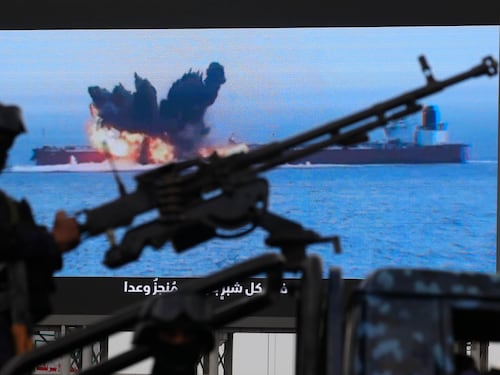 I razzi degli Houthi sulle petroliere: allarme Mar Rosso e greggio a rischio