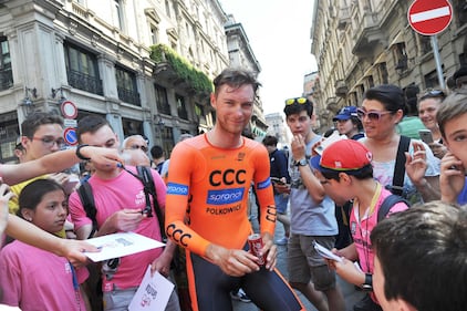 Ultima tappa del Giro d'Italia, i tifosi in attesa a Milano 16