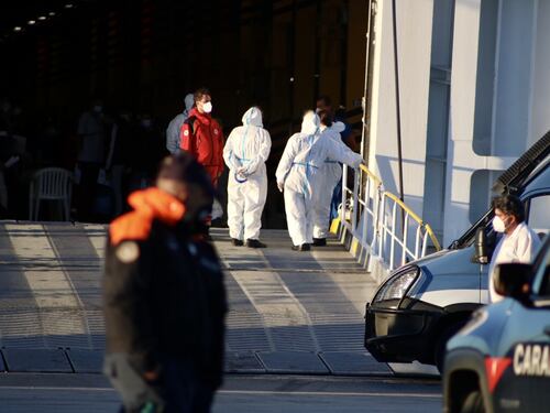 Lamorgese smentita in 24 ore: lo sbarco imbarazza il governo