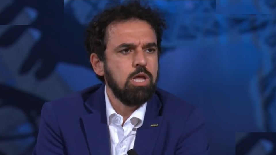 "Non riesco a farlo in inglese": la figuraccia del grillino al Parlamento Ue