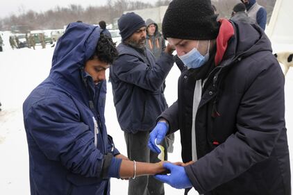 I migranti nella neve a Lipa, Bosnia 3