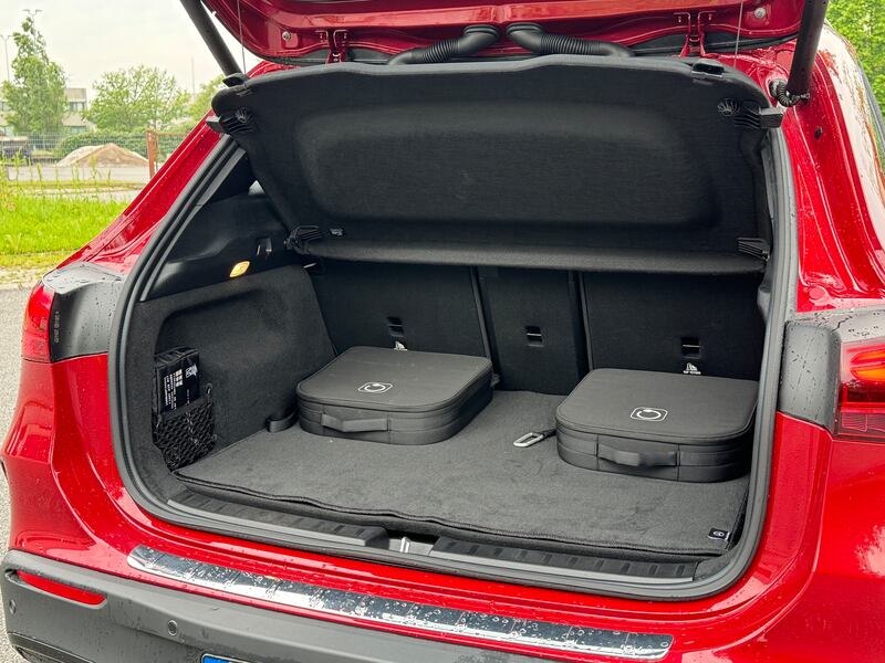 Mercedes EQA 300 4Matic: guarda la gallery del crossover elettrico premium 13
