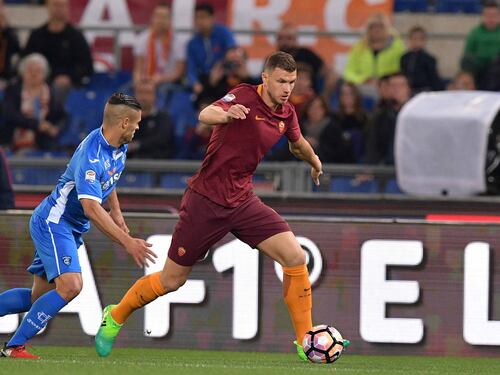 Roma un po' distratta e con la testa al derby. Decide il solito Dzeko