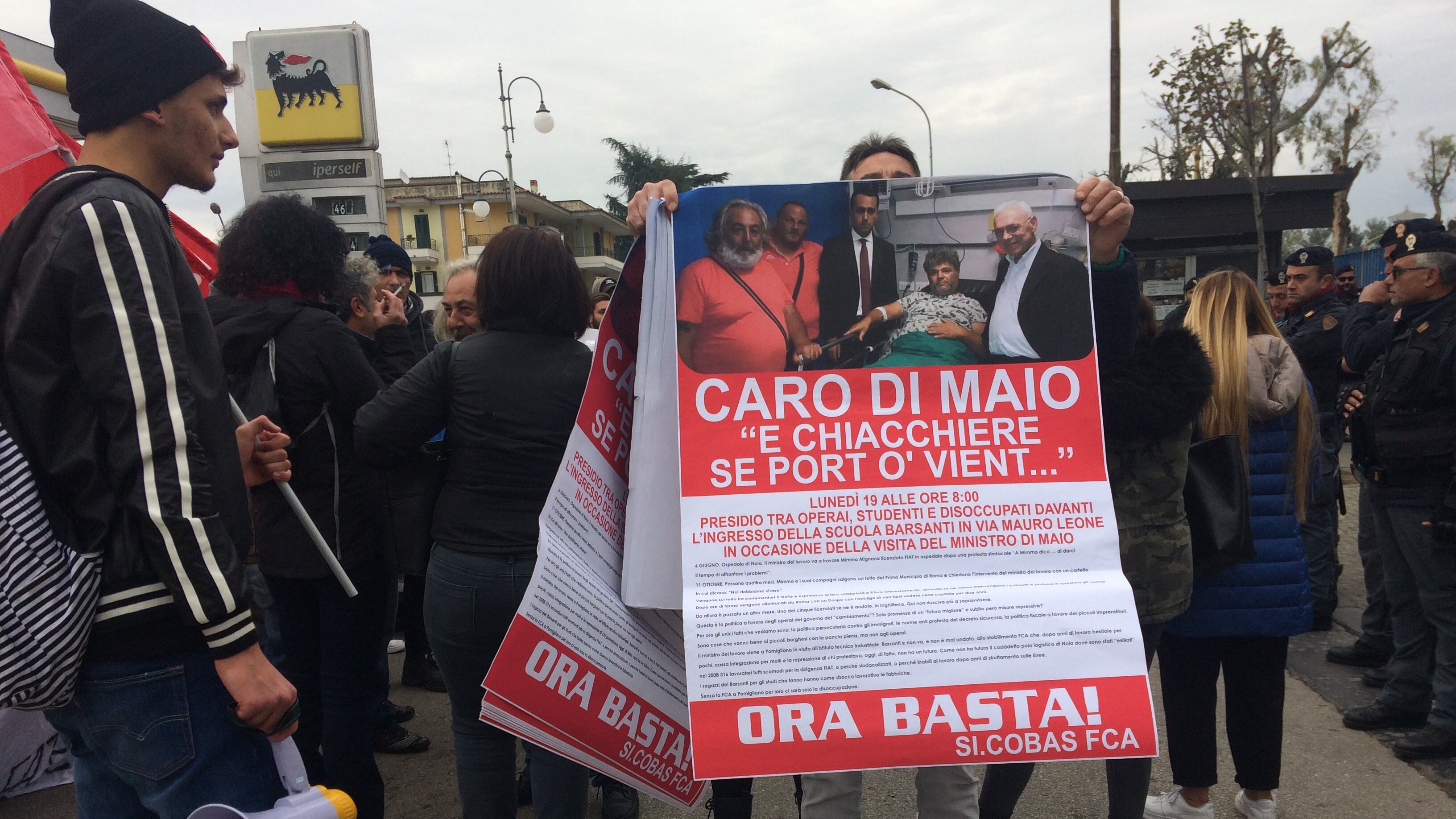 Di Maio contestato da studenti e lavoratori a Pomigliano