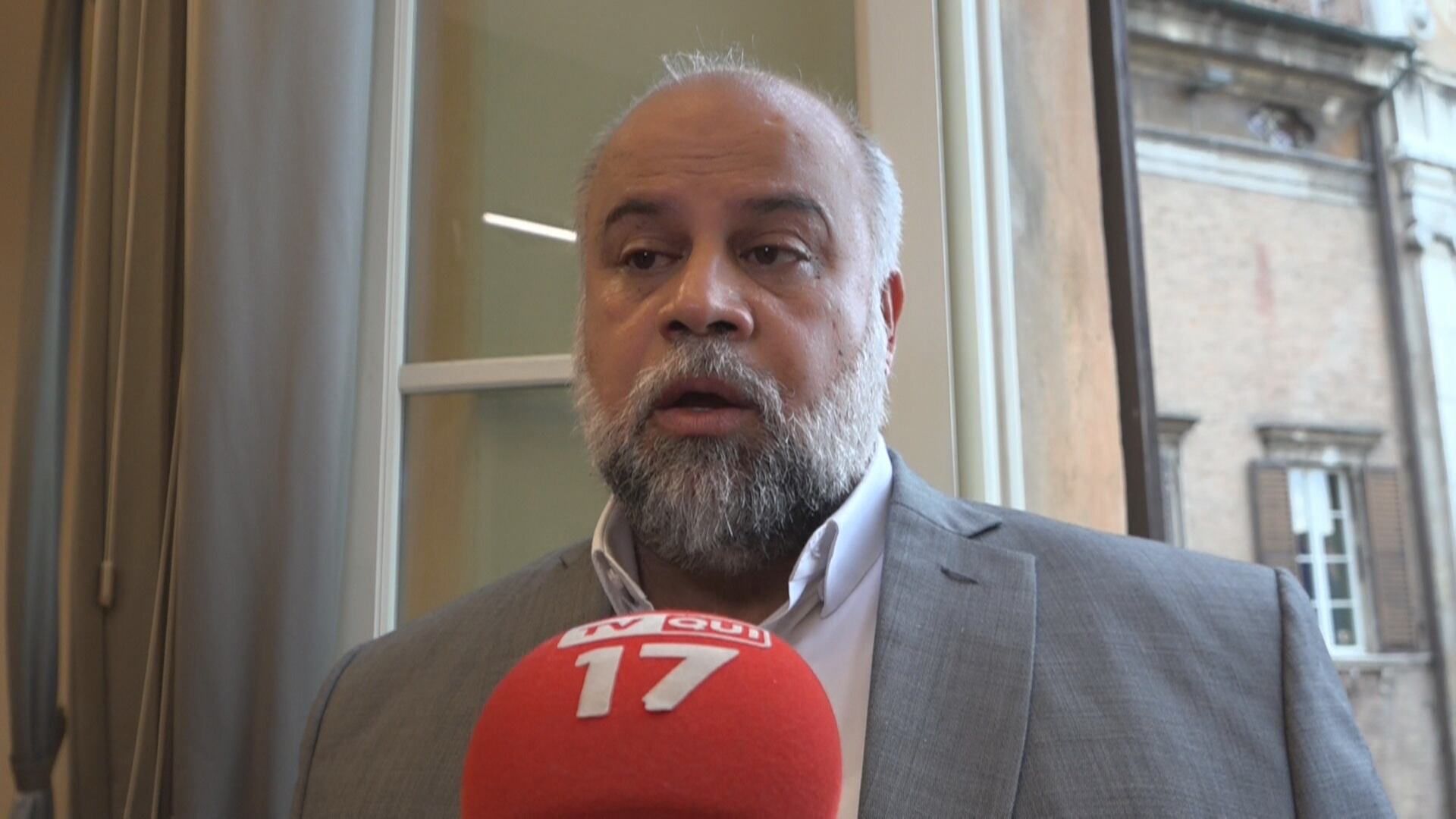 Il sindaco di Modena concede la cittadinanza a un giornalista palestinese. È polemica
