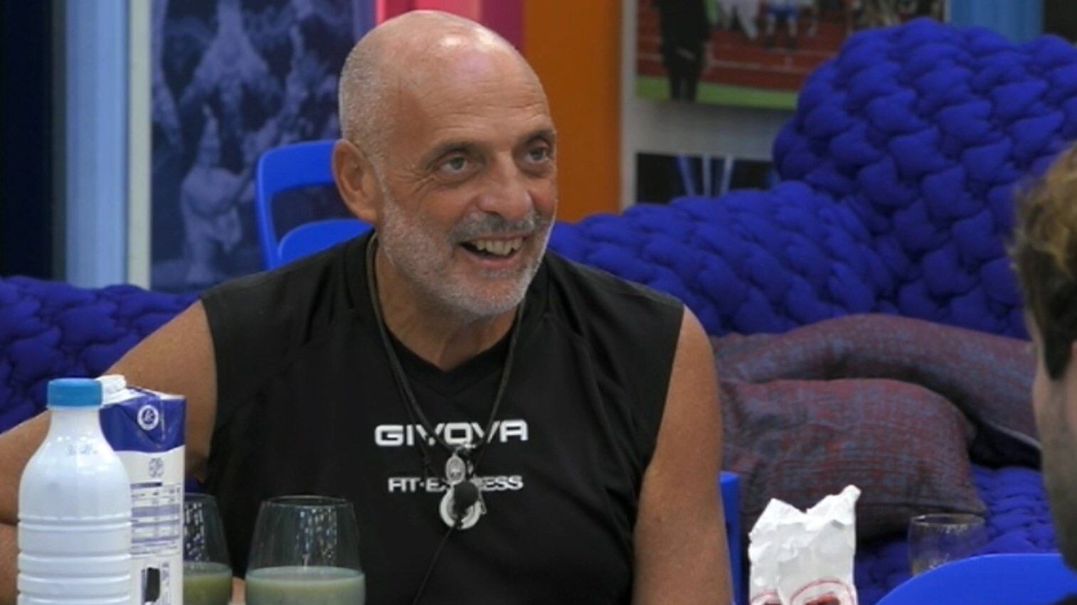 Gf Vip, Paolo Brosio perde il controllo: "Se le vedo così mi tocco"