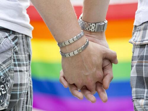 L'albergatore che dice no ai gay: "Coppie omosessuali? Fucilazione subito"