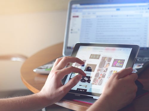 Perché l'uso di tablet, pc e smartphone fa male ai bambini