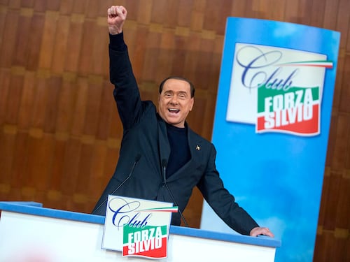 Berlusconi vuol tornare in tv: "In gioco una partita decisiva"