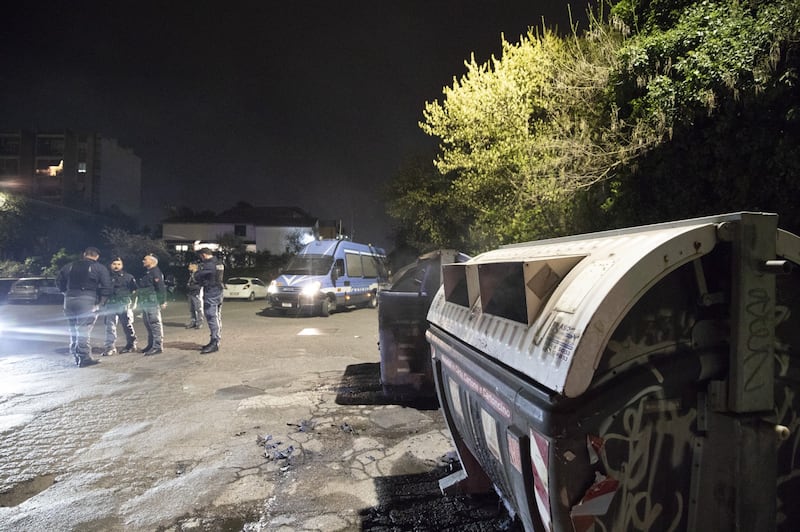 Roma, ira dei cittadini contro i rom: esplode la protesta 4