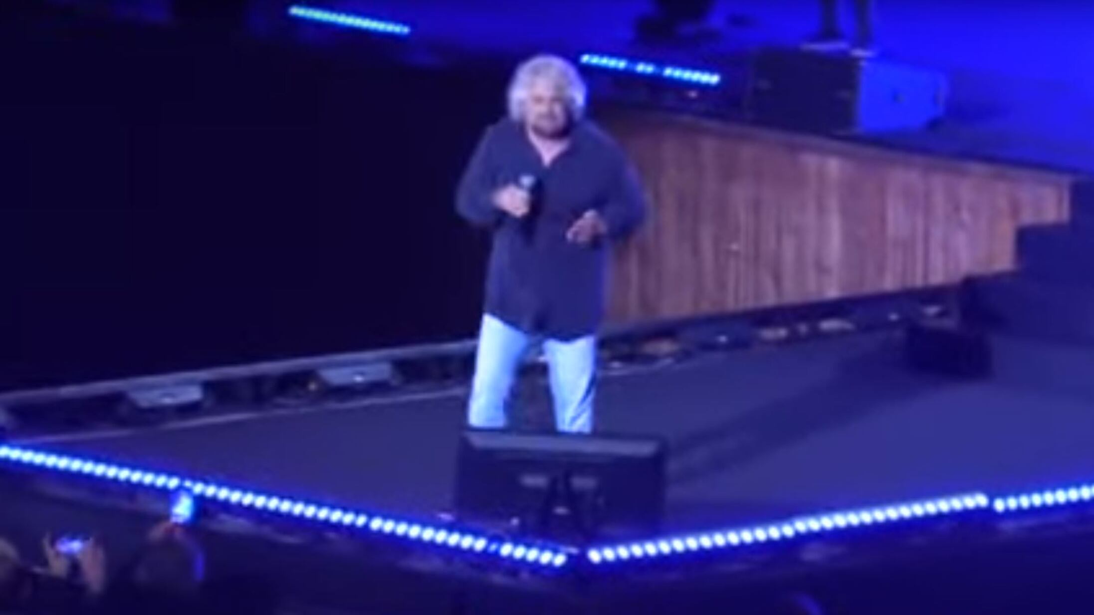M5s, Grillo sprona i suoi: "Basta piagnistei sul Pd Vaffa a voi questa volta"