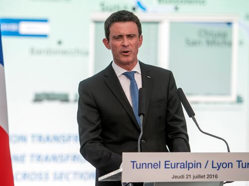 Francia, il premier Valls si candida per l'Eliseo