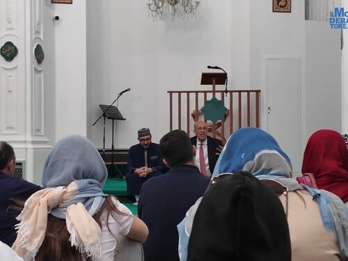 In moschea col velo: ancora una scuola in "gita" nel luogo di culto islamico