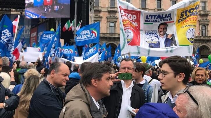 Calenda attacca i sovranisti: "Questi sul palco sono i peggiori nemici dell'Italia"