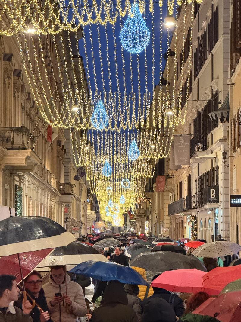 Roma paralizzata tra bomba d'acqua e scioperi 4