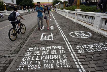 In Cina la prima corsia preferenziale per cellulari 3
