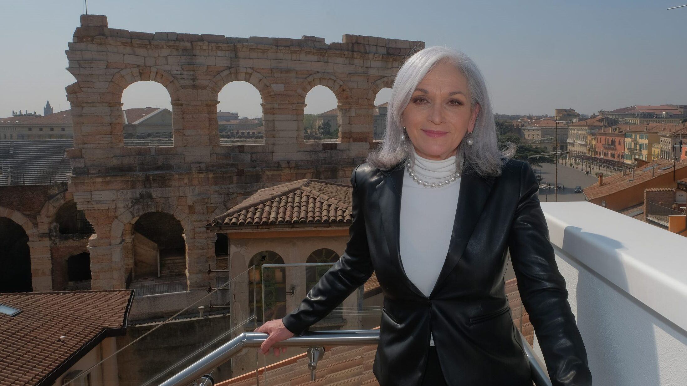 "Il relax? Alla cloche di un aereo. Ma solo la lirica mi fa volare"