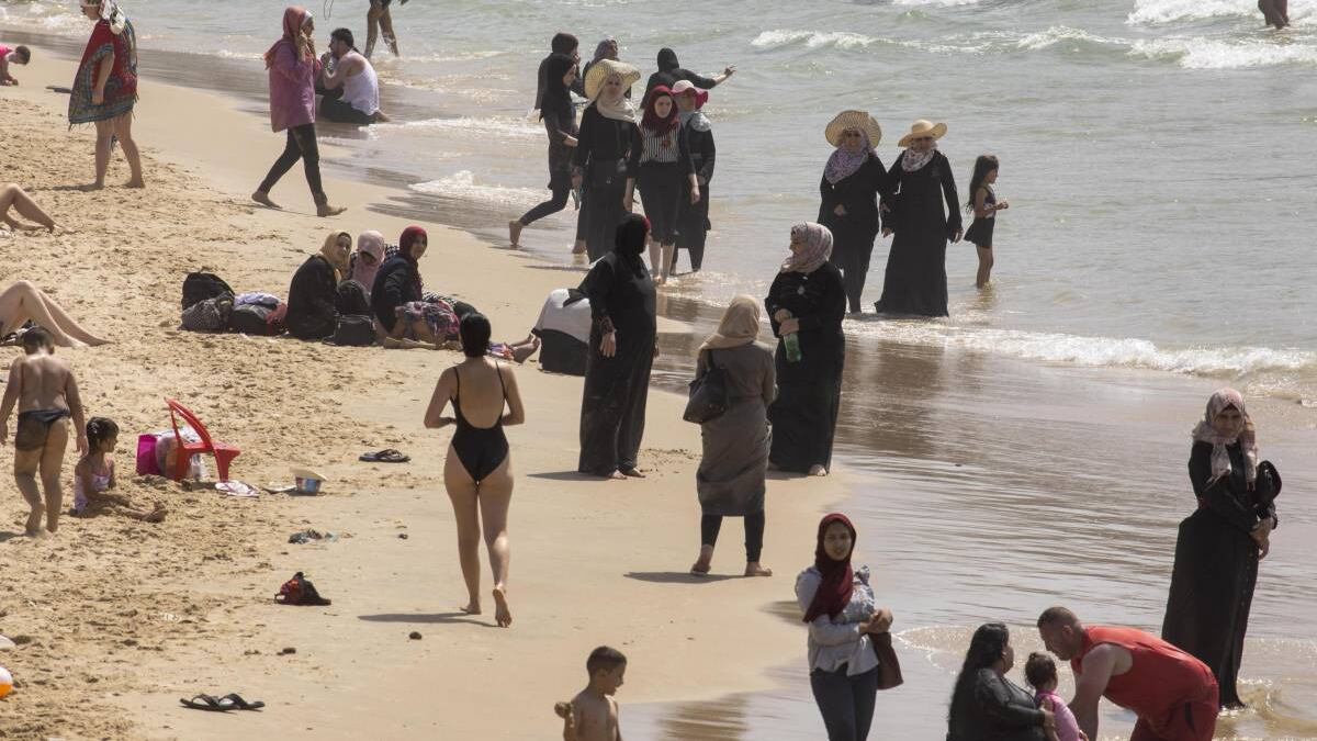 "Il burkini è prevaricazione, non libertà": il consigliere civico asfalta la sinistra
