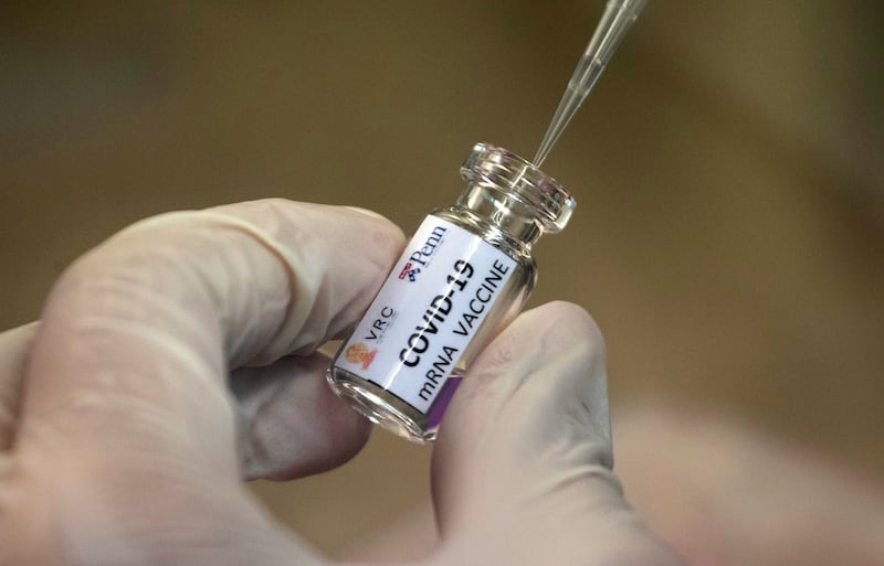 Il giallo del vaccino "italiano" pagato otto milioni di euro