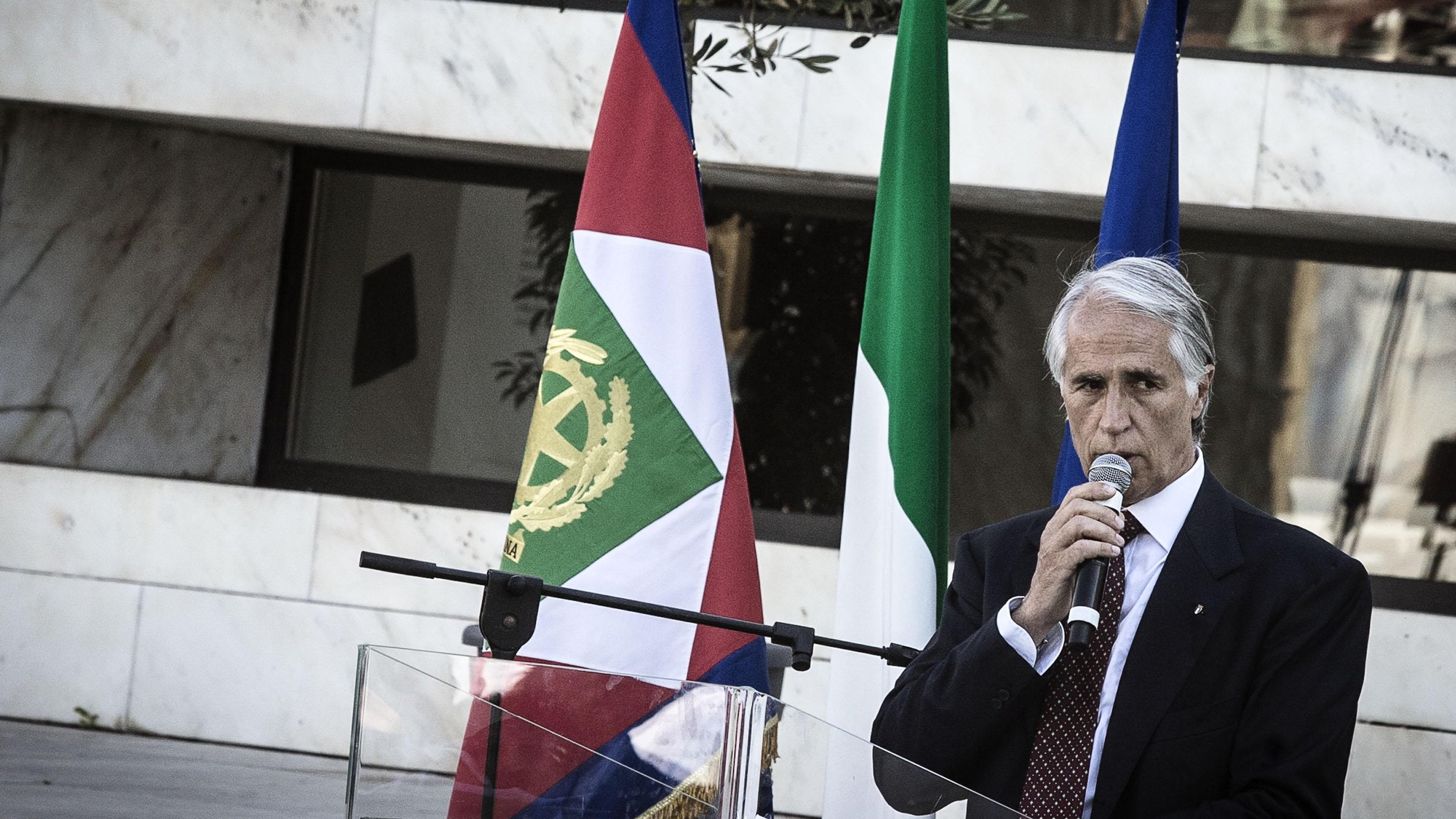 Il giallo della falsa laurea del presidente del Coni