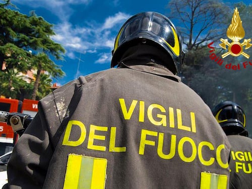 Incendio in una baraccopoli: quattro braccianti stranieri feriti, uno è gravissimo