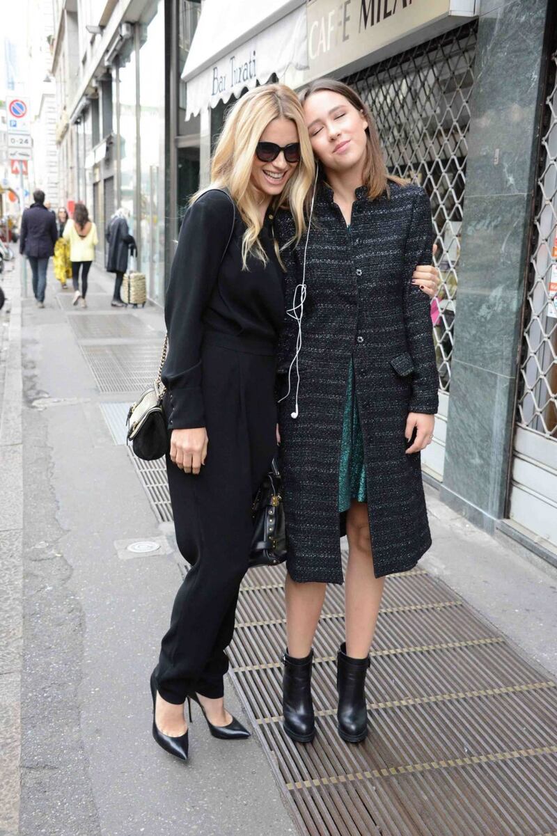 Michelle Hunziker e Aurora Ramazzotti come sorelle alla sfilata Trussardi 6