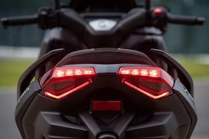 Yamaha XMAX 300 Tech Max: guarda la gallery 19