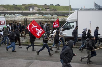 Calais, la rivolta dei migranti 9
