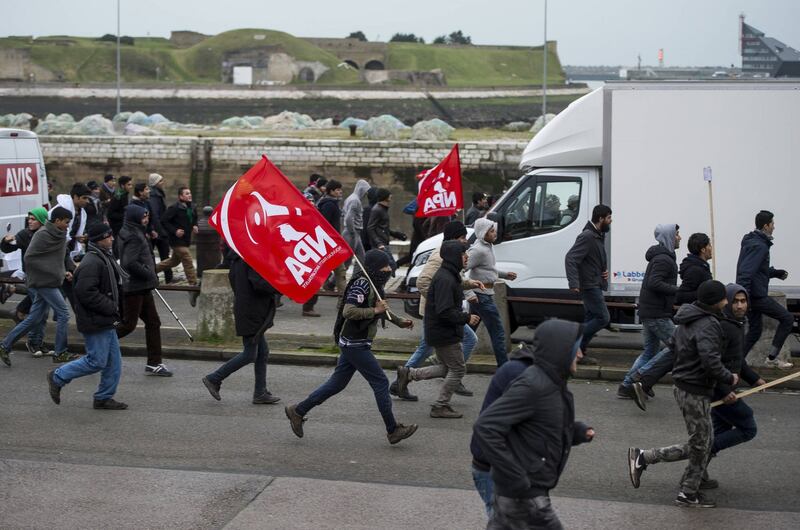 Calais, la rivolta dei migranti 9