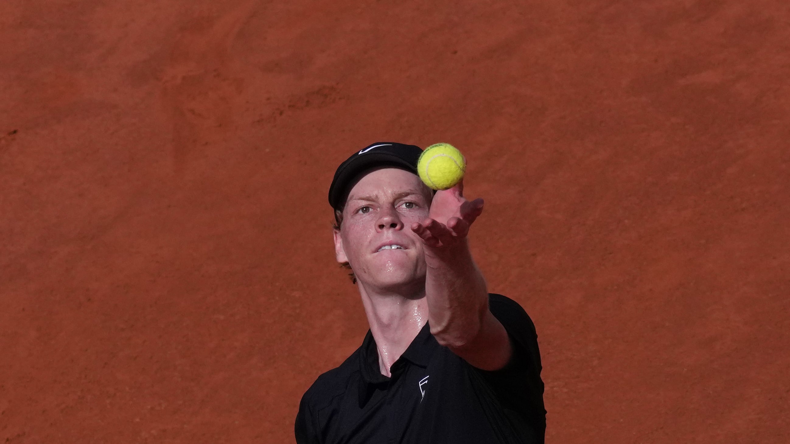 Calvario Musetti, niente Roland Garros. Oggi è il Sinner-day