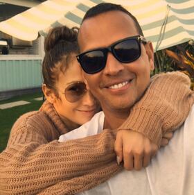 J Lo, sexy anche con gli occhiali 9