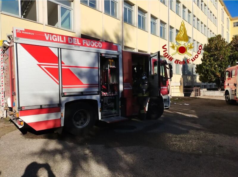 Incendio doloso in una scuola milanese 9