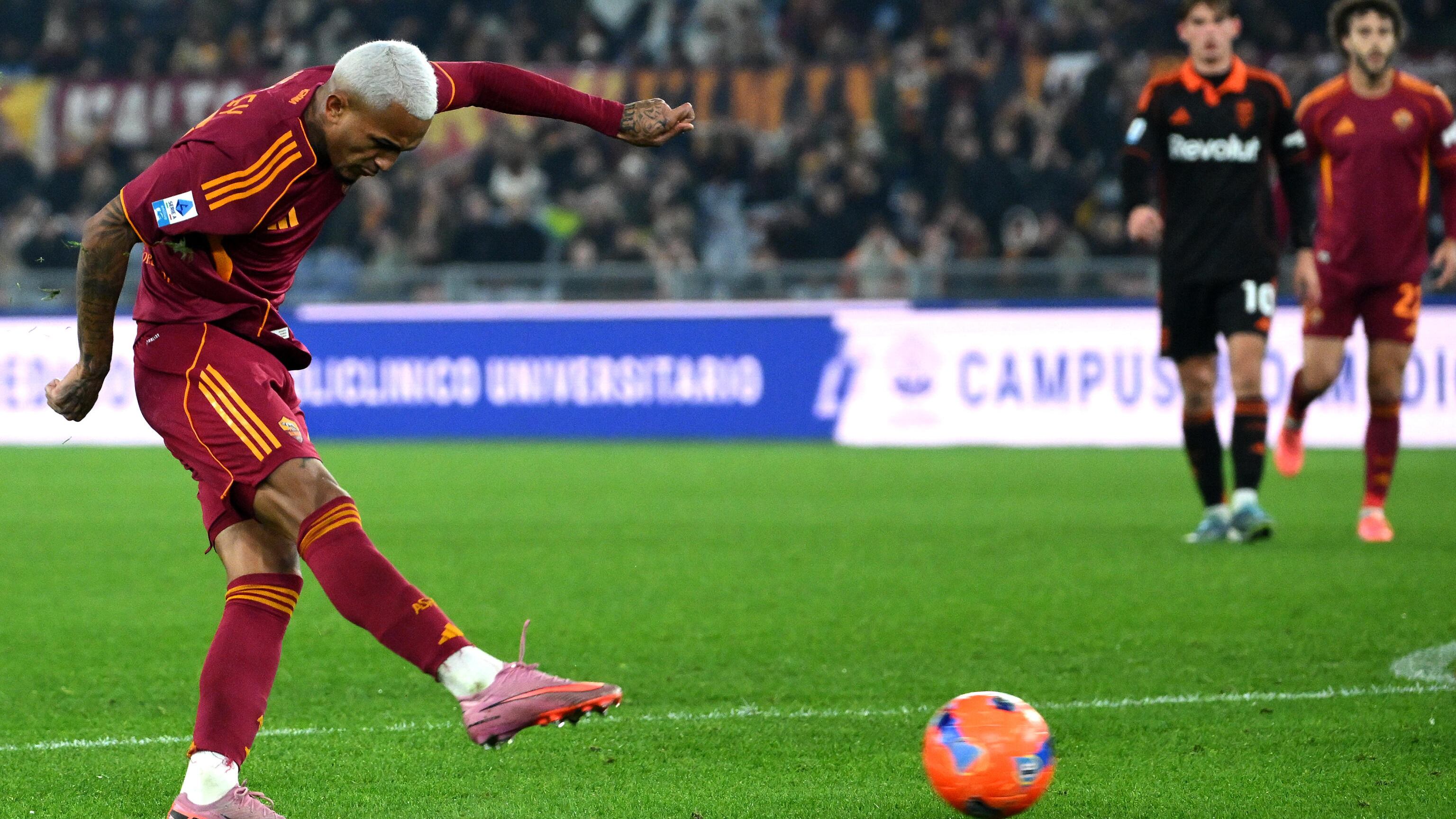 Roma, un'altra vittoria da "corto muso". Wesley piega il Como, quarto posto saldo
