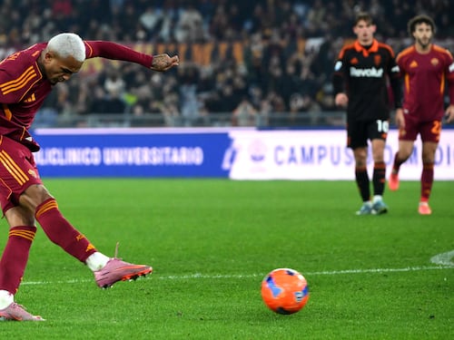 Roma, un'altra vittoria da "corto muso". Wesley piega il Como, quarto posto saldo