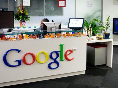 Pure Google e Snowden difendono Apple dall'Fbi