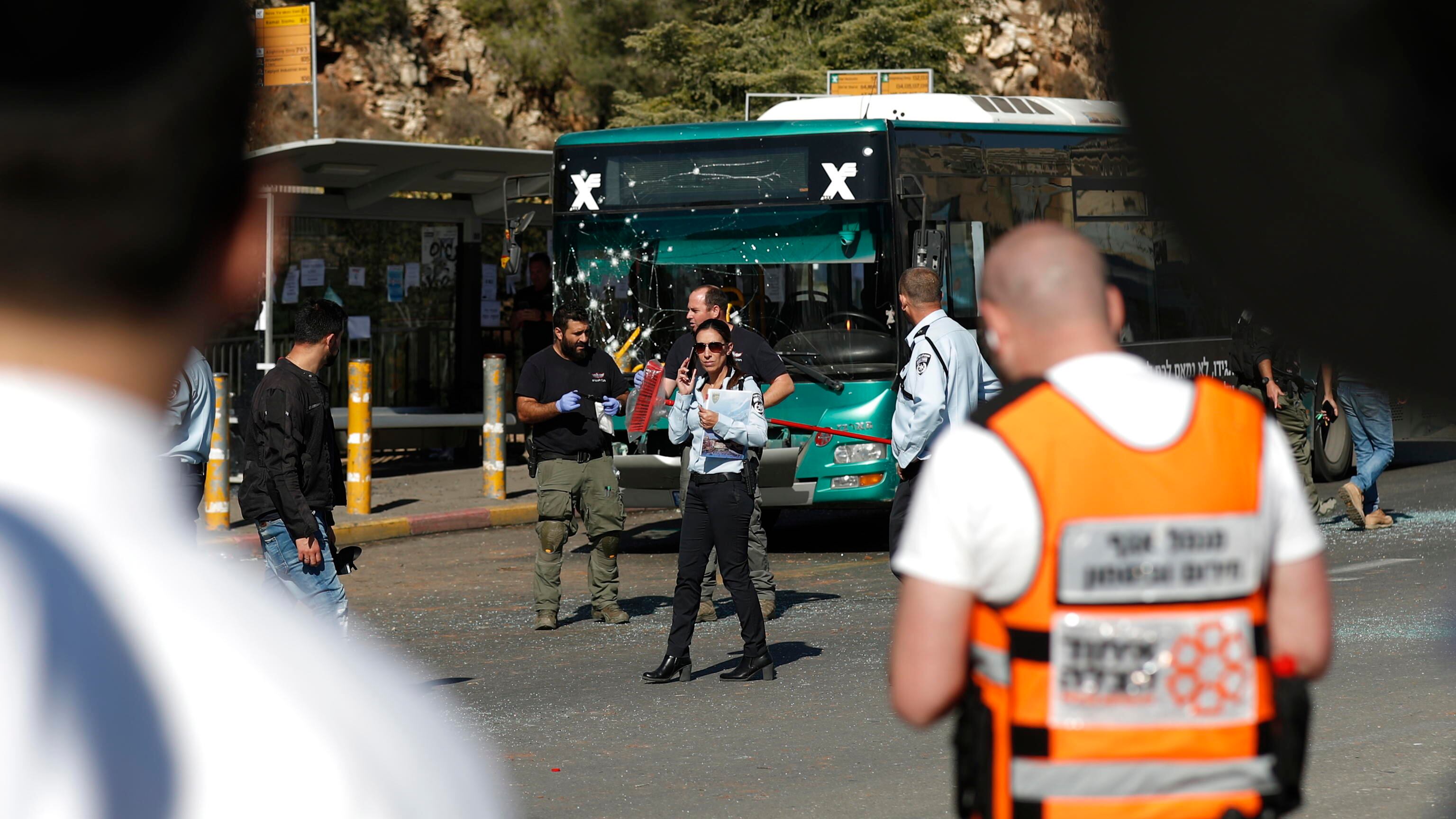 Doppio attentato a Gerusalemme, un morto e almeno 19 feriti