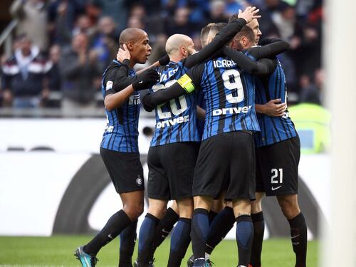 L'Inter scalza il Napoli: 5-0 al Chievo e primo posto in classifica