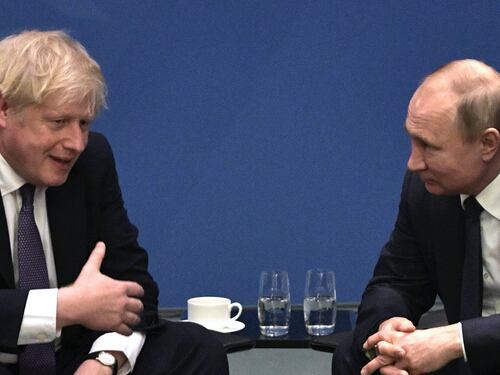 La rivelazione-choc di Johnson: "Putin minacciò di attaccare il Regno Unito"