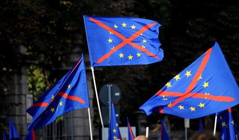 La Lega contro l'immigrazione: "Stop invasione" 12