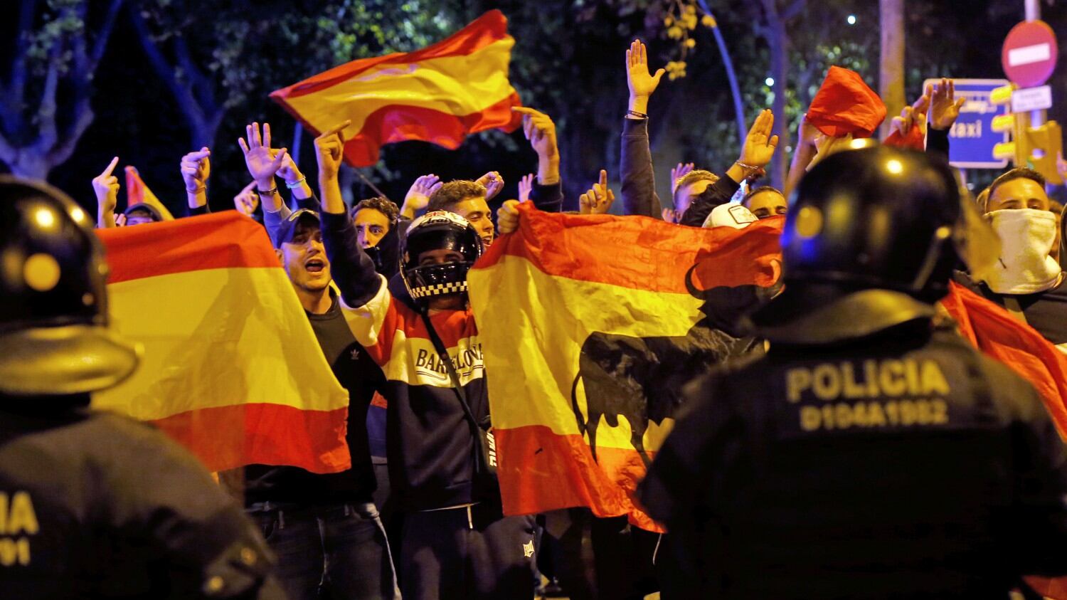 Spagna, Catalogna nel caos tra violenze e scontri per l’indipendenza