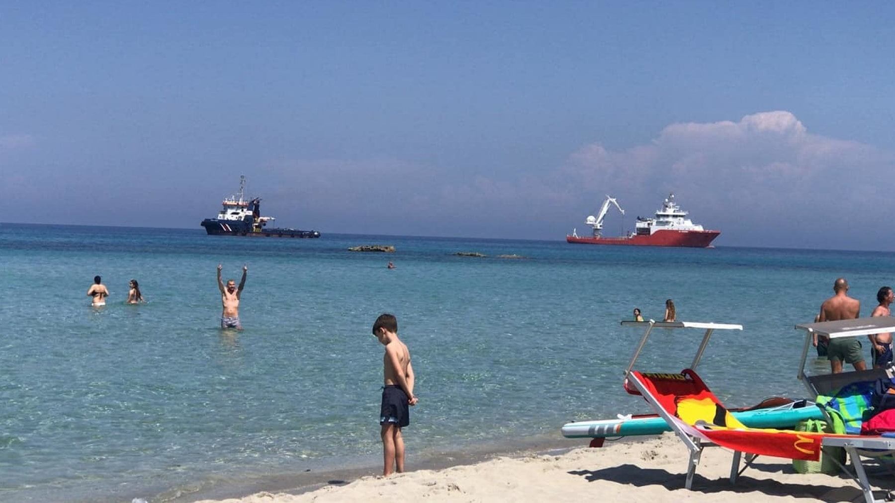 Bandiere blu e verdi per la spiaggia del Tap. Grillini sbugiardati