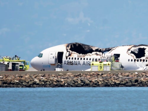 San Francisco, aereo in fiamme dopo atterraggio di emergenza