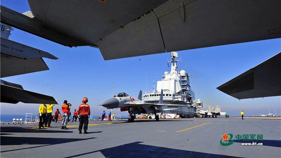 Cina, prima esercitazione di fuoco reale per la portaerei Liaoning