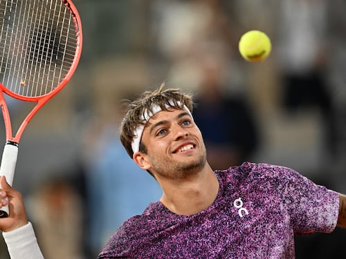 Amici sempre, oggi no. Cobolli sfida Zverev per il trono di Parigi e la gloria tennistica