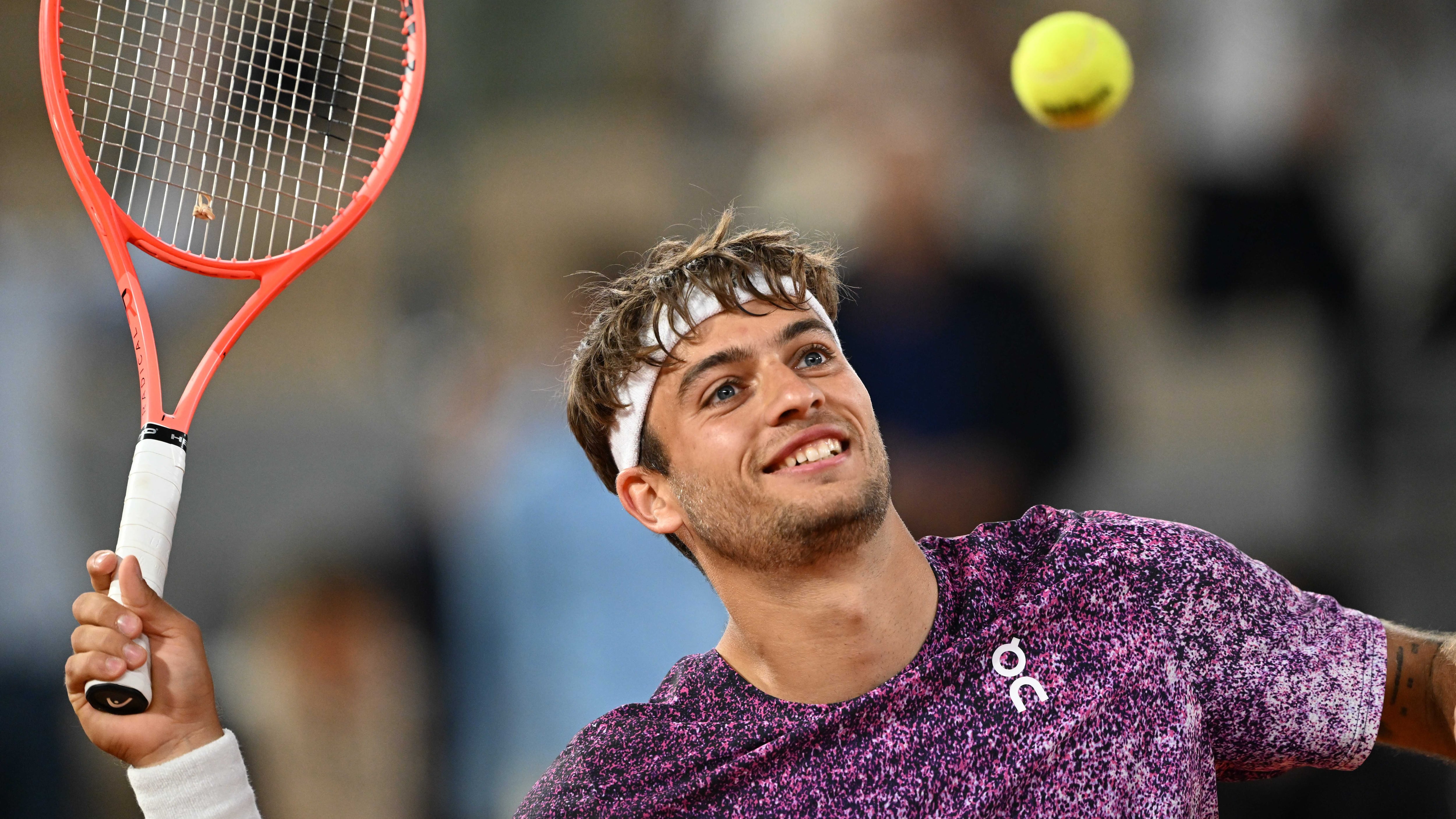 Amici sempre, oggi no. Cobolli sfida Zverev per il trono di Parigi e la gloria tennistica